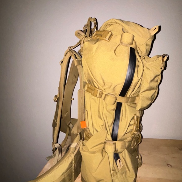 Mystery Ranch - Picture 4 of 5